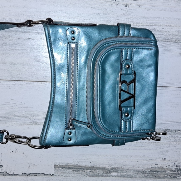 1107 Victoria Roberts Small Crossbody - Picture 2 of 12